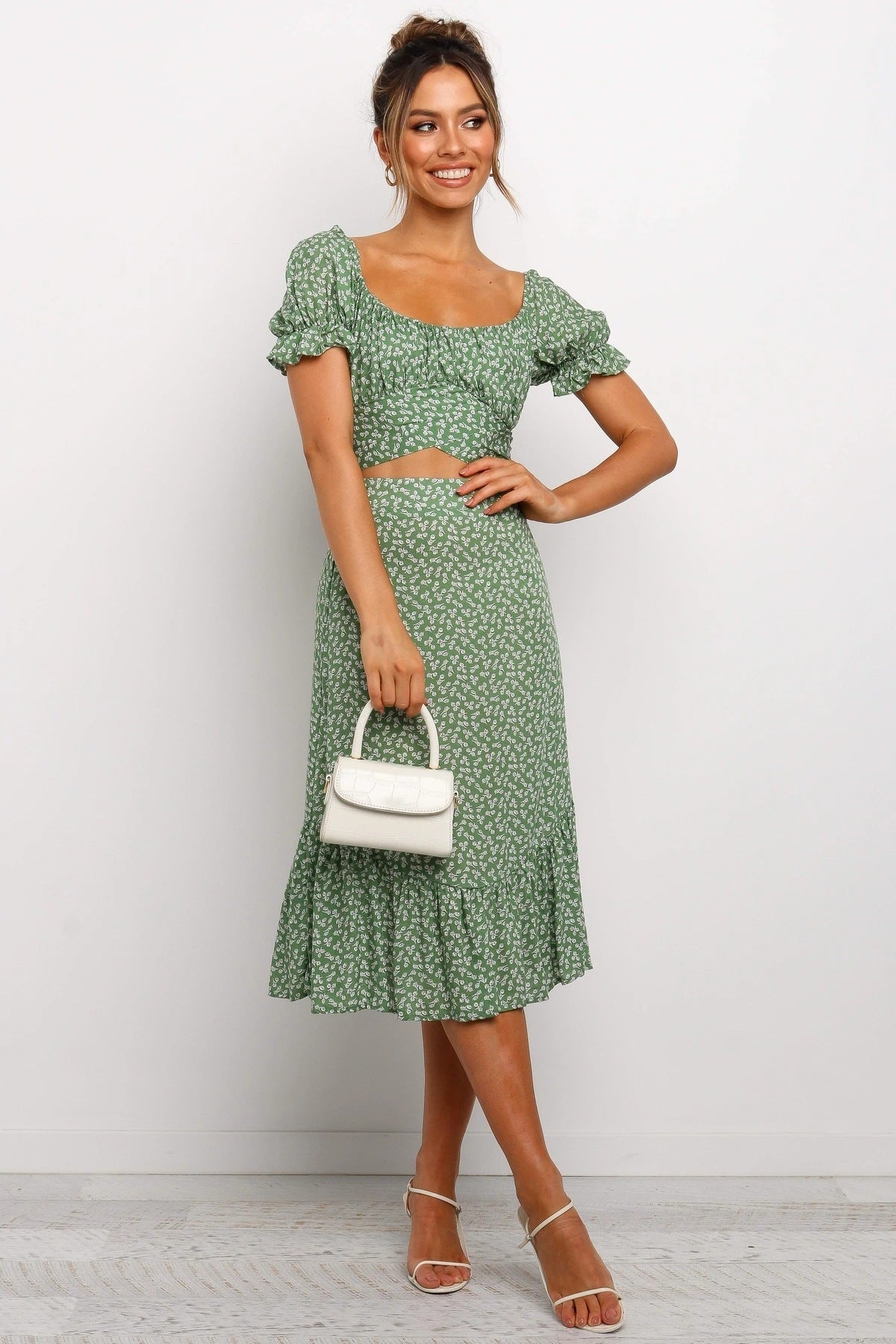 Floral print skirt with round neck