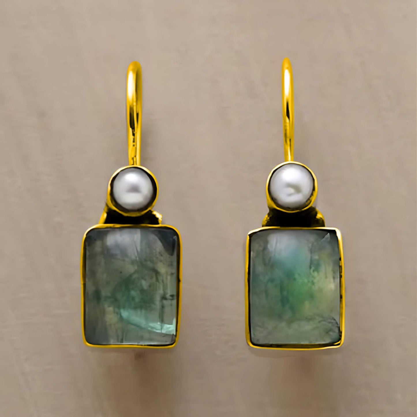 Fashion Square Green Stone Pearl-studded Earrings