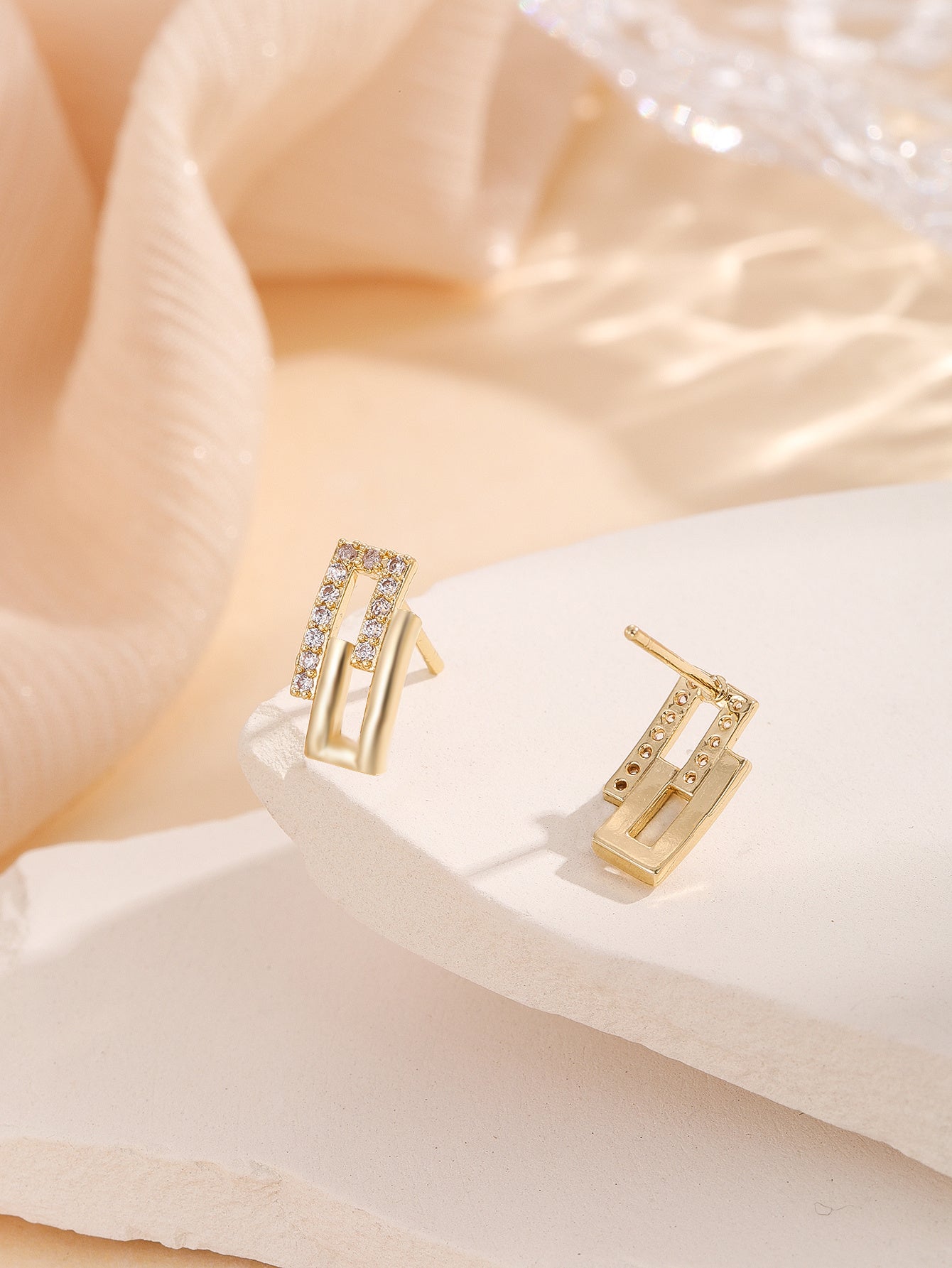 European And American Light Luxury Niche Hollow Geometric Earrings